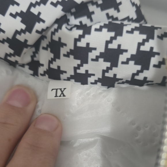 Stylish Elegant Black and White Houndstooth Snowsuit - Picture 2 of 10
